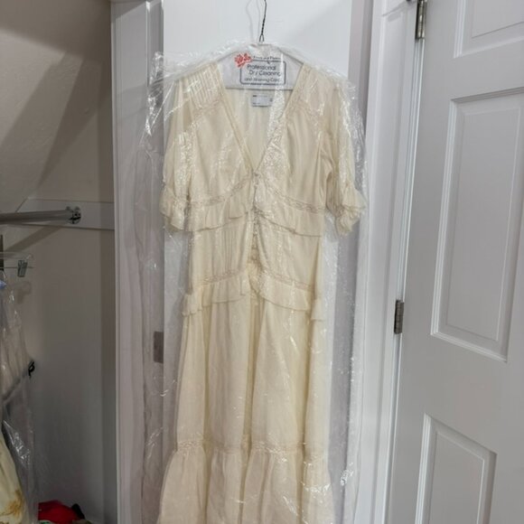 ASOS DESIGN button through lace insert tiered midi dress in ivory - Picture 4 of 8